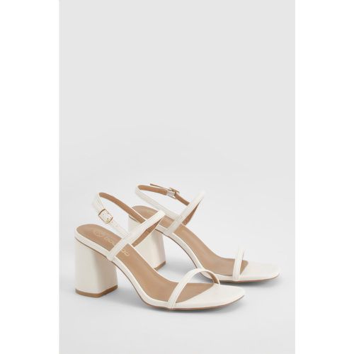 Sandali slingback con doppia fascetta e tacco a blocco - boohoo - Modalova