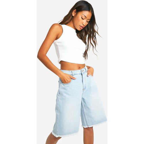 Pantaloni tuta lunghi in denim sbiadito con fondo sfilacciato - boohoo - Modalova