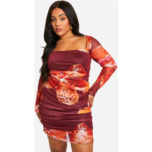 Tubino Plus Size in rete con stampa e ruches - boohoo - Modalova