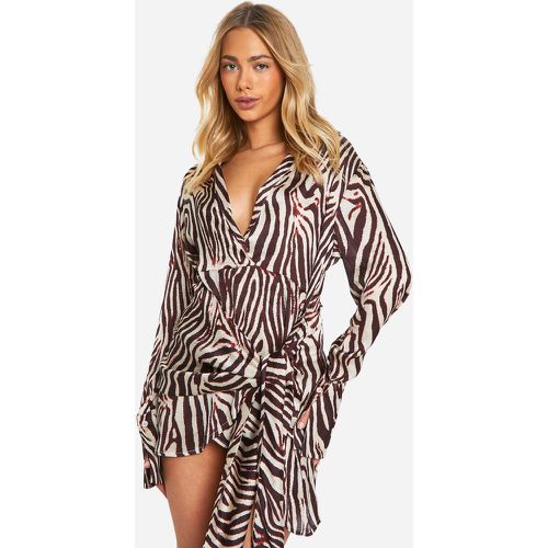 Vestito camicia in raso zebrato con gonna avvolgente - boohoo - Modalova