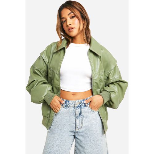 Chaqueta Bomber Petite Oversize De Cuero Sintético Con Costuras En Contraste - boohoo - Modalova