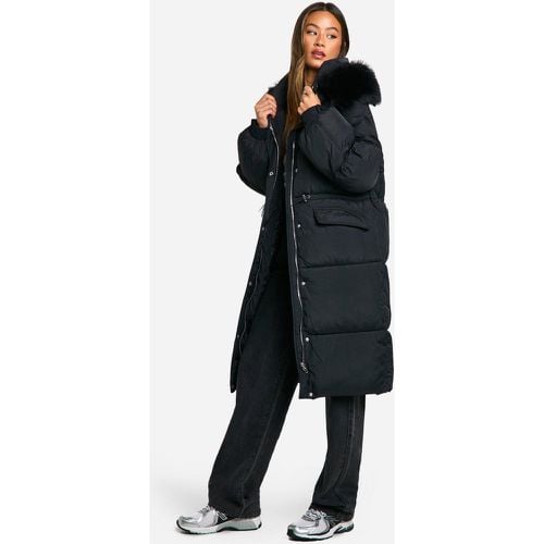 Parka Tall imbottito con cappuccio in pelliccia sintetica - boohoo - Modalova