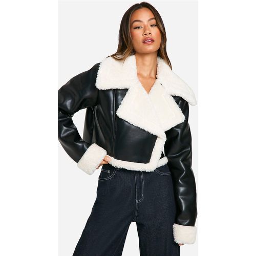 Chaqueta Tall Crop De Cuero Con Forro De Pelo Sintético - boohoo - Modalova