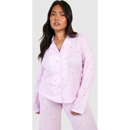 Camicia pigiama Plus Size a maniche lunghe a righe verticali con cuori e bottoni - boohoo - Modalova