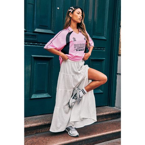 Top De Fútbol Con Cuello, Pico Y Colores En Bloque Con Eslogan De Paris - boohoo - Modalova