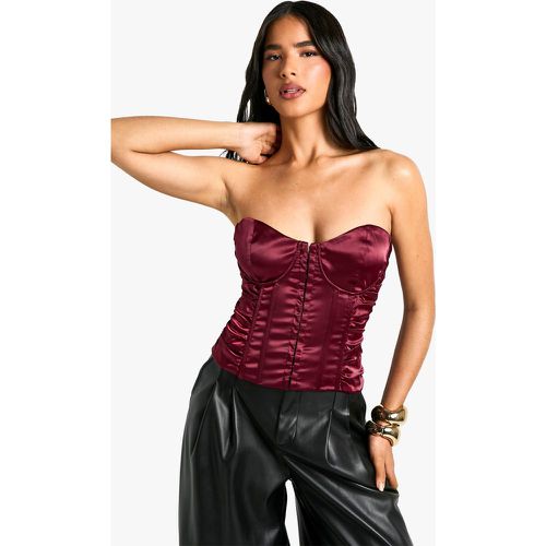 Corsetto a fascia in raso con ruches e asole - boohoo - Modalova