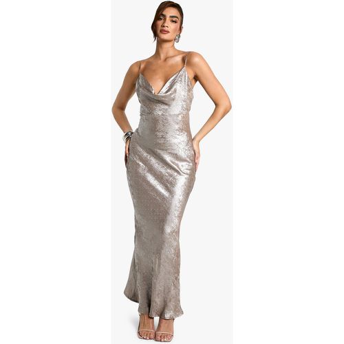 Vestito maxi in raso con scollo a cappuccio e strass - boohoo - Modalova