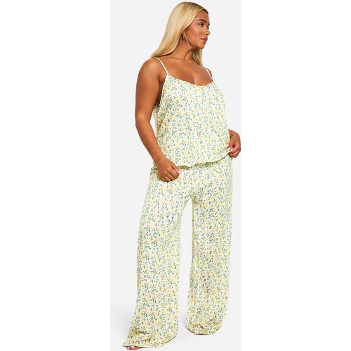 Set pigiama Plus Size smanicato con stampa a fiori & pantaloni - boohoo - Modalova