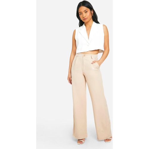 Pantaloni sartoriali Petite a gamba ampia - boohoo - Modalova