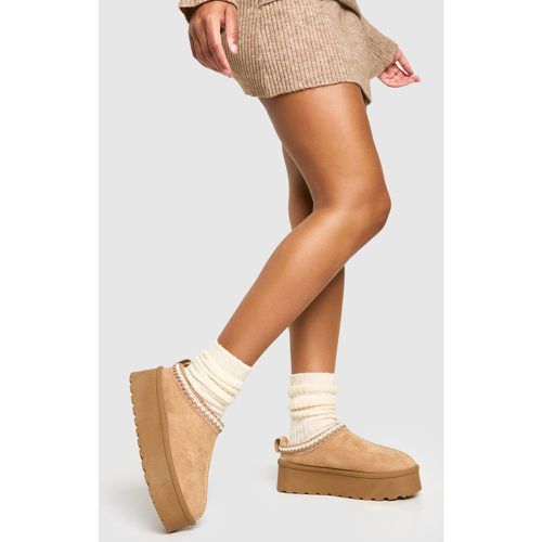 Sandali Mules comodi con zeppa e ricami - boohoo - Modalova