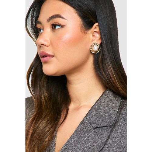 Vintage Style Pearl Detail Stud Earrings - boohoo - Modalova