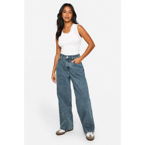 Jeans a gamba ampia Petite Basics - boohoo - Modalova