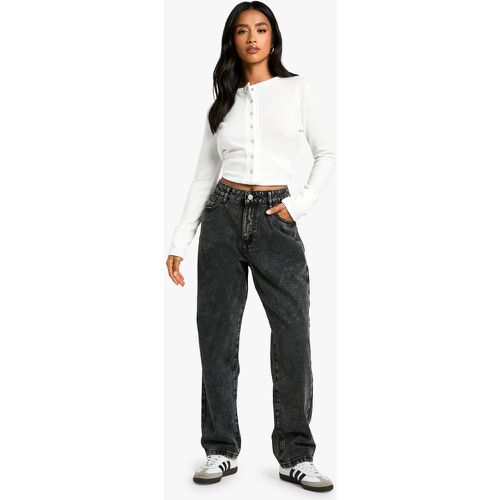 Petite Basics Washed Straight Leg Jean - boohoo - Modalova