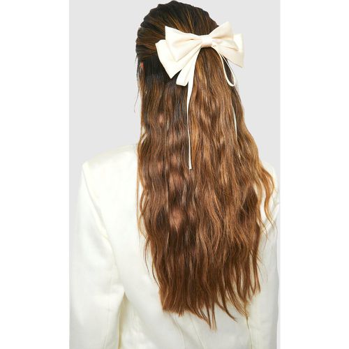Double Layered Oversized Hair Bow Clip - boohoo - Modalova