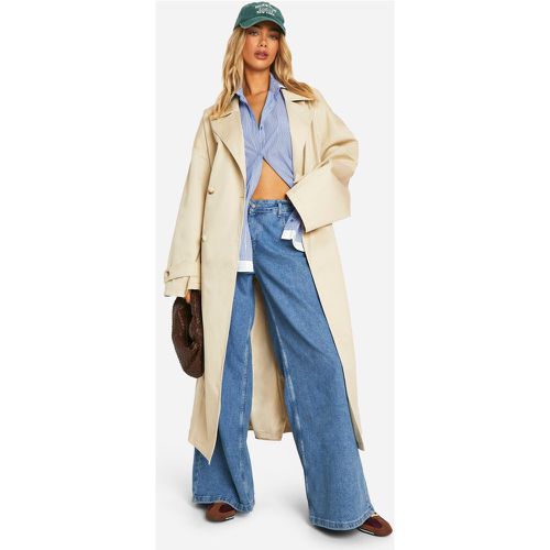 Cappotto Trench a doppiopetto con cintura sincronizzata sul retro - boohoo - Modalova