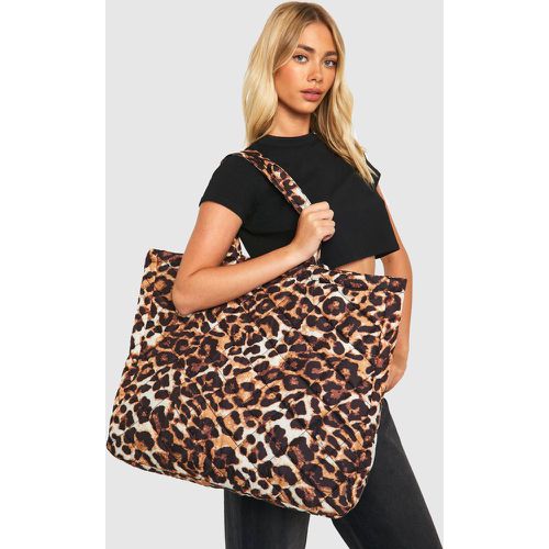 Bolso Tote Oversize De Nailon Acolchado Con Estampado De Leopardo - boohoo - Modalova