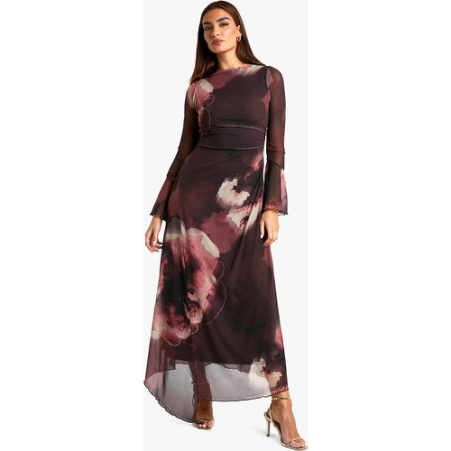 Vestito maxi in rete a fiori con ruches e maniche svasate - boohoo - Modalova