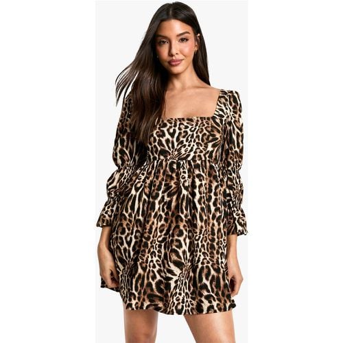 Vestito grembiule raccolto leopardato con maniche a sbuffo - boohoo - Modalova