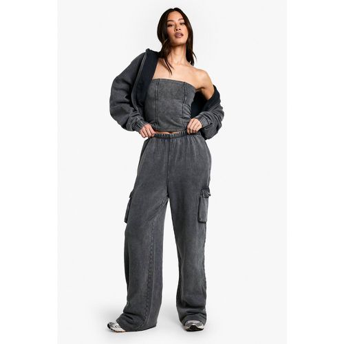 Tuta sportiva Tall in 3 pezzi in lavaggio acido con top a corsetto e cappuccio - boohoo - Modalova