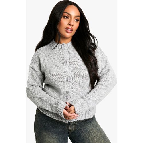 Cardigan Plus Size a girocollo con bottoni - boohoo - Modalova