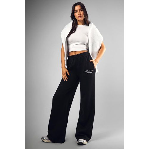 Pantalón Deportivo Tall De Pernera Recta Con Aplique Dsgn Studio - boohoo - Modalova