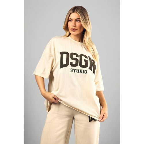 T-shirt oversize Dsgn Studio in spugna con applique - boohoo - Modalova