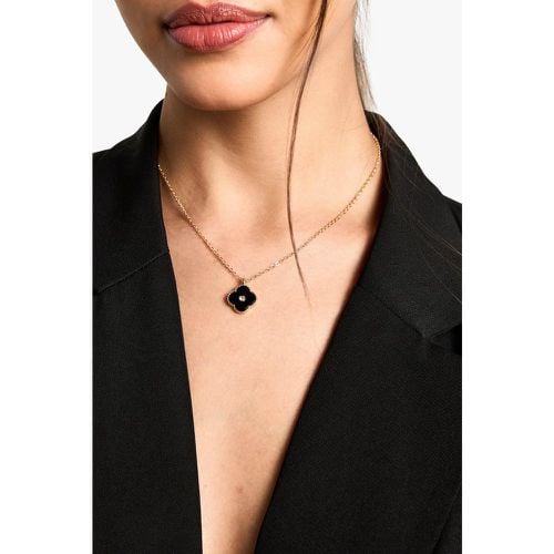 Black Enamel Diamante Detail Clover Necklace - boohoo - Modalova