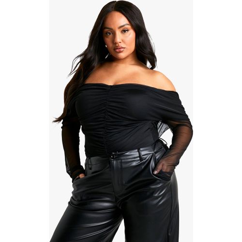 Top Plus Size a maniche lunghe con scollo Bardot e ruches frontali - boohoo - Modalova