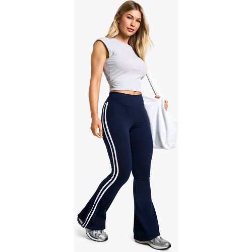 Pantalón De Campana Con Línea Lateral - boohoo - Modalova