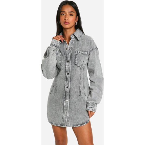 Vestito camicia Petite sagomato in denim con cuciture - boohoo - Modalova