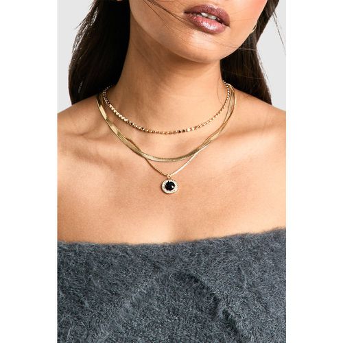 Collar A Capas Con Colgante De Incrustaciones Negras - boohoo - Modalova