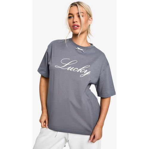 Camiseta Oversize Lucky Con Lazo - boohoo - Modalova