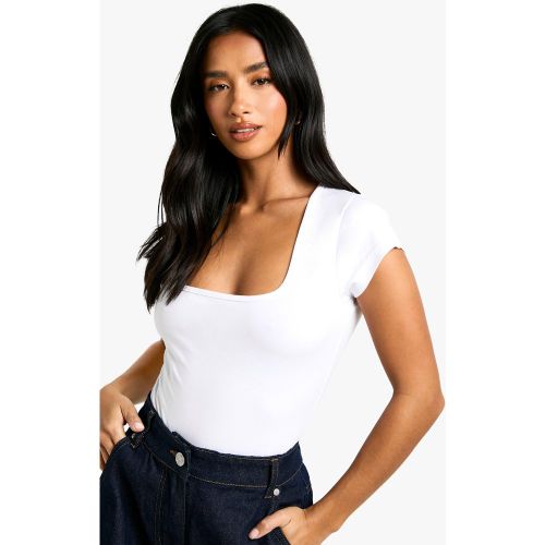 Body Petite Básico Estilo Camiseta De Manga Corta Con Escote Cuadrado - boohoo - Modalova