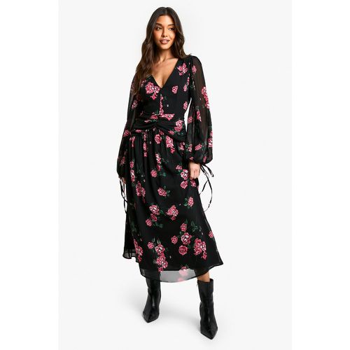 Vestito longuette in chiffon a fiori con ruches in vita - boohoo - Modalova