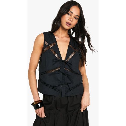 Gilet con laccetti frontali e inserti in pizzo - boohoo - Modalova