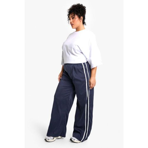 Pantaloni a gamba ampia Plus Size con righe laterali - boohoo - Modalova