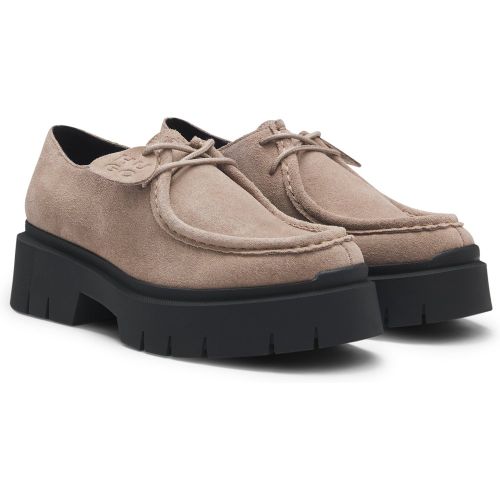 Chaussures derby en cuir suédé avec étiquette logotée amovible - HUGO - Modalova