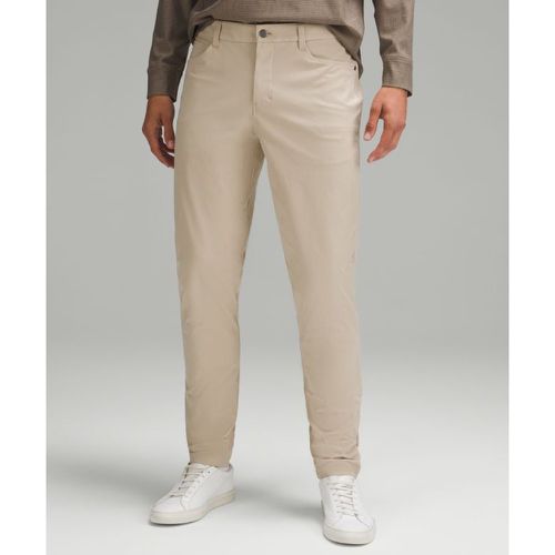 – ABC Hose im Slim Fit mit 5 Taschen Warpstreme für Männer – 94 cm – Khaki – Größe 32 - lululemon - Modalova