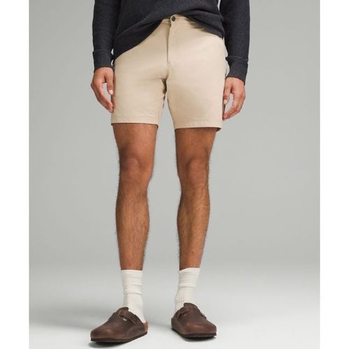 – Commission Shorts klassischer Schnitt Warpstreme für Männer – 18 cm – Khaki – Größe 28 - lululemon - Modalova