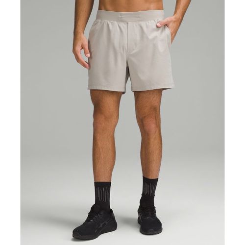 – Zeroed In Shorts ohne Liner für Männer – 13 cm – Khaki – Größe M - lululemon - Modalova