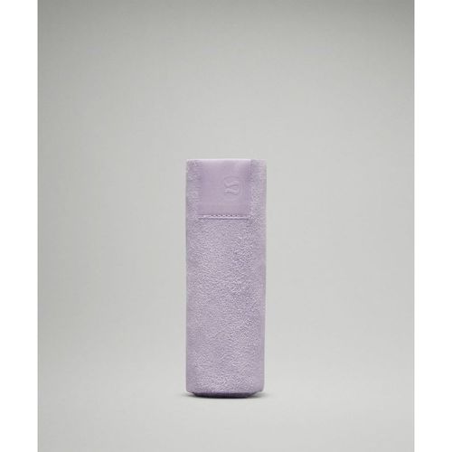 – The (Small) Yoga Mat Towel Handtuch – Lila/Pastel - lululemon - Modalova