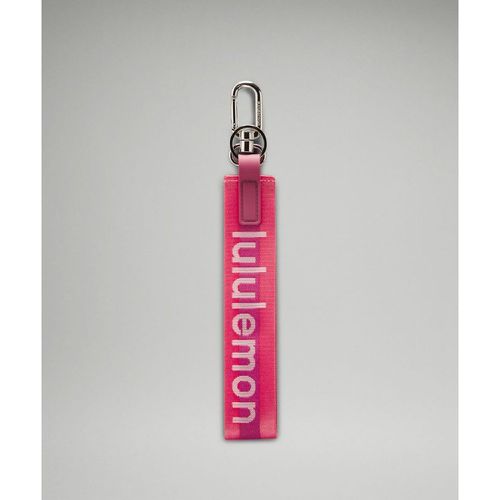 – Never Lost Keychain Wordmark – Pink - lululemon - Modalova