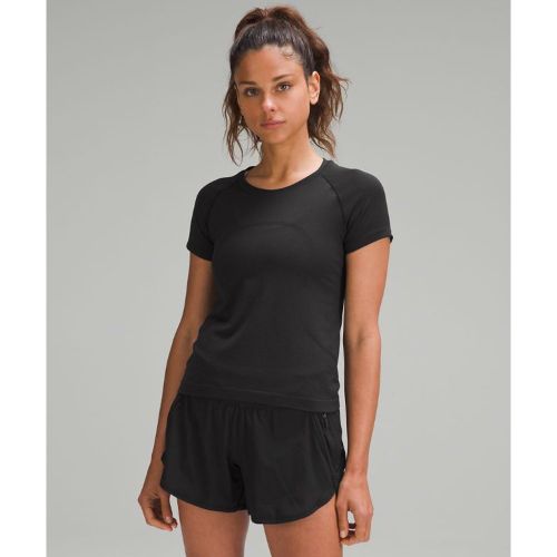 “ Swiftly Tech Kurzarmshirt 2.0 TaillenlÃ¤nge fÃ¼r Frauen â€“ GrÃ¶ÃŸe 14 in - lululemon - Modalova