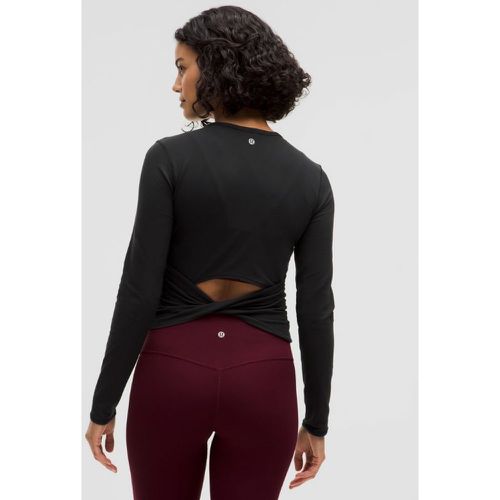 – All It Takes Geripptes Langarmshirt mit Twist-Detail für Frauen – Größe 10 - lululemon - Modalova