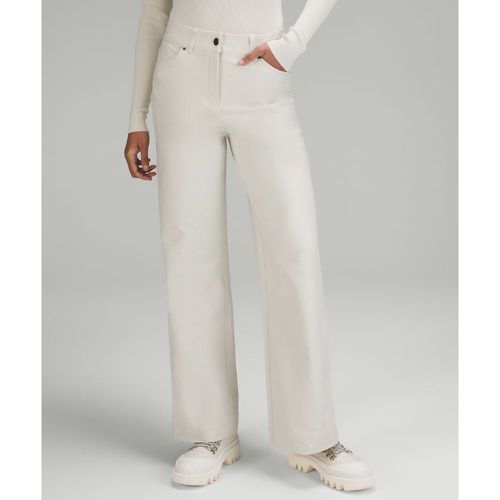 – City Sleek Hose mit 5 Taschen, weitem Bein und hohem Bund Volle Länge Light Utilitech für Frauen – Größe 30 - lululemon - Modalova