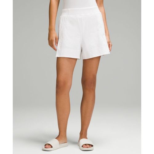 – Gewebte Stretch-Shorts im Relaxed Fit mit hohem Bund für Frauen – 10 cm – Größe M - lululemon - Modalova