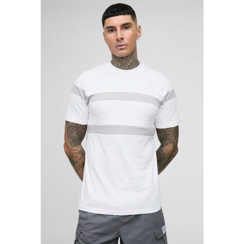T-shirt Tall Slim Fit a blocchi di colore - boohoo - Modalova