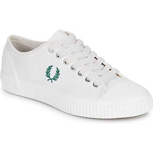 HUGHES LOW CANVAS men's Shoes (Trainers) in - Fred Perry - Modalova