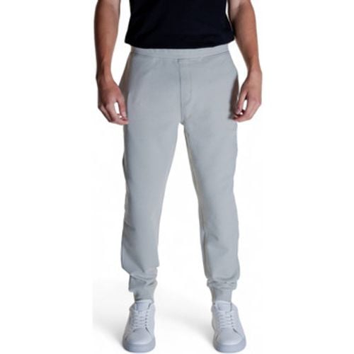 Hosen SHADOW EMBOSSED LOGO K10K113097 - Calvin Klein Jeans - Modalova