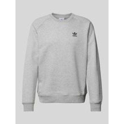 Sweatshirt mit Label-Stitching Modell 'ESS CREW' - Adidas - Modalova